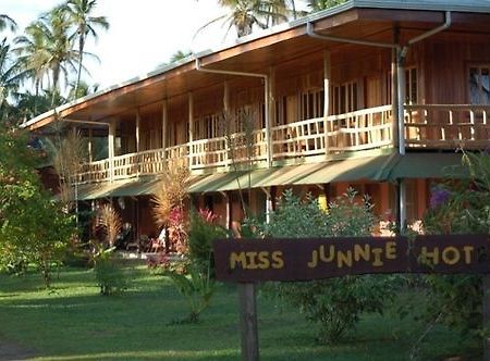 Miss Junies Lodge Tortuguero Buitenkant foto