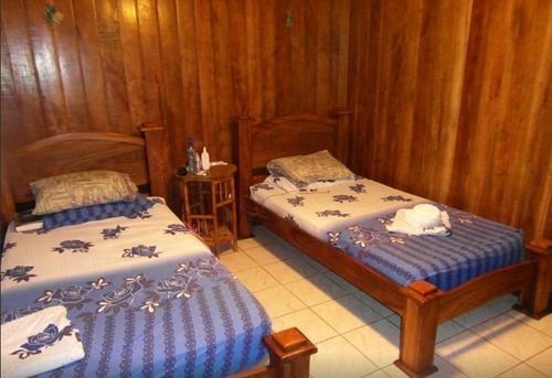 Miss Junies Lodge Tortuguero Buitenkant foto
