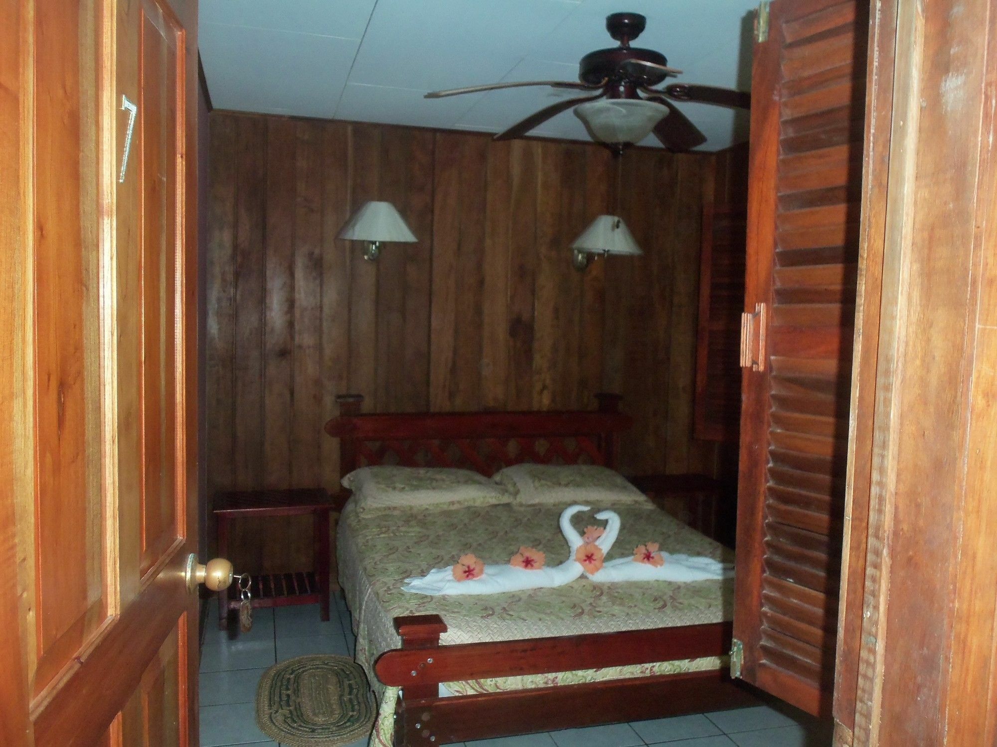 Miss Junies Lodge Tortuguero Buitenkant foto